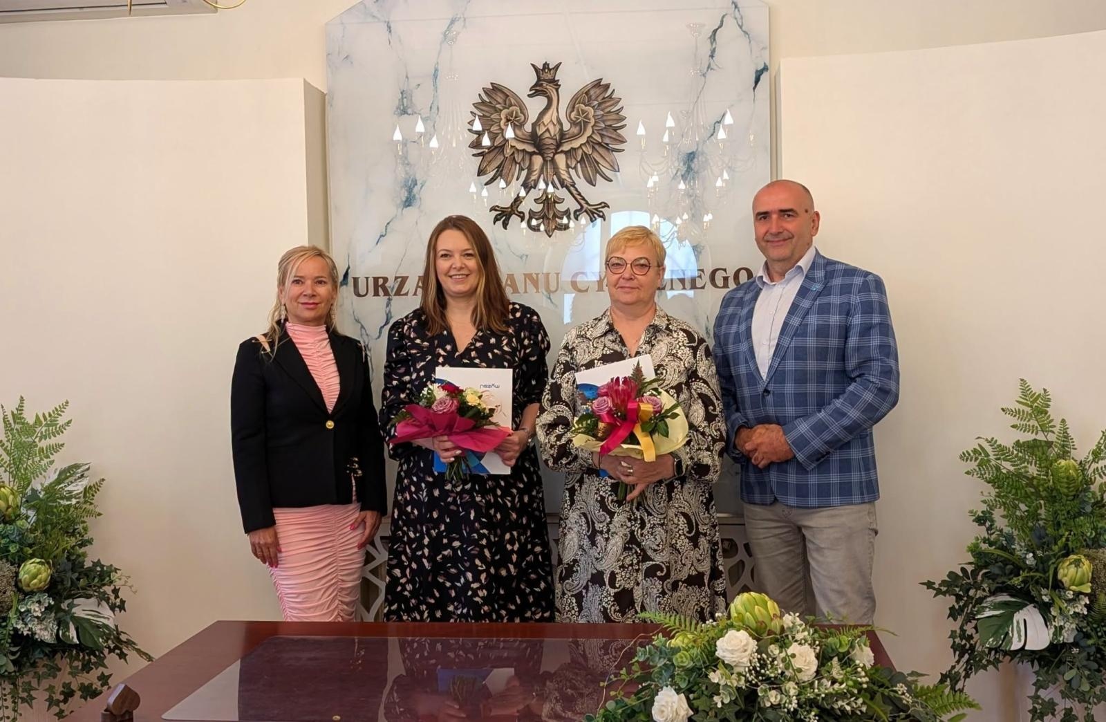 Zdjęcie w galerii na portalu naszwodzislaw.com: Pszów stawia na ciągłość w edukacji. Dyrektorzy szkoły i przedszkola pozostają na stanowiskach wiadomości z regionu