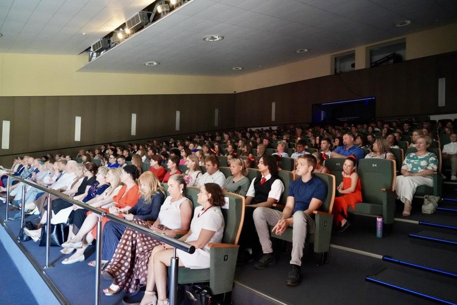 Zdjęcie w galerii na portalu naszwodzislaw.com: Najlepsi z najlepszych w Rydułtowach. Blisko 120 uczniów nagrodzonych za wybitne osiągnięcia wiadomości z regionu