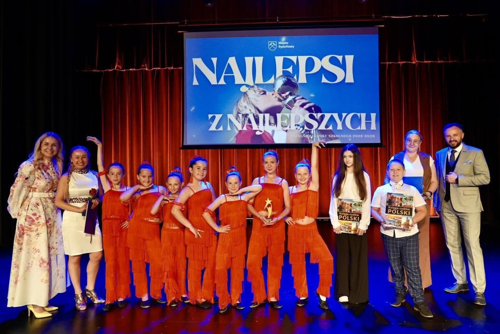 Zdjęcie w galerii na portalu naszwodzislaw.com: Najlepsi z najlepszych w Rydułtowach. Blisko 120 uczniów nagrodzonych za wybitne osiągnięcia wiadomości z regionu
