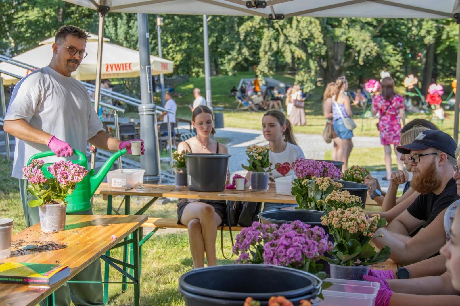 Zdjęcie w galerii na portalu naszwodzislaw.com: Od słowiańskich tradycji po ogniste widowisko. Tak świętowano Noc Świętojańską w Wodzisławiu [FOTO i WIDEO] wiadomości z regionu