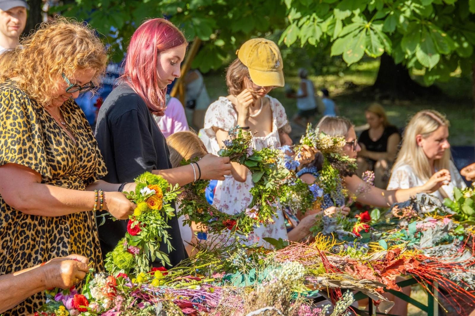 Zdjęcie w galerii na portalu naszwodzislaw.com: Od słowiańskich tradycji po ogniste widowisko. Tak świętowano Noc Świętojańską w Wodzisławiu [FOTO i WIDEO] wiadomości z regionu