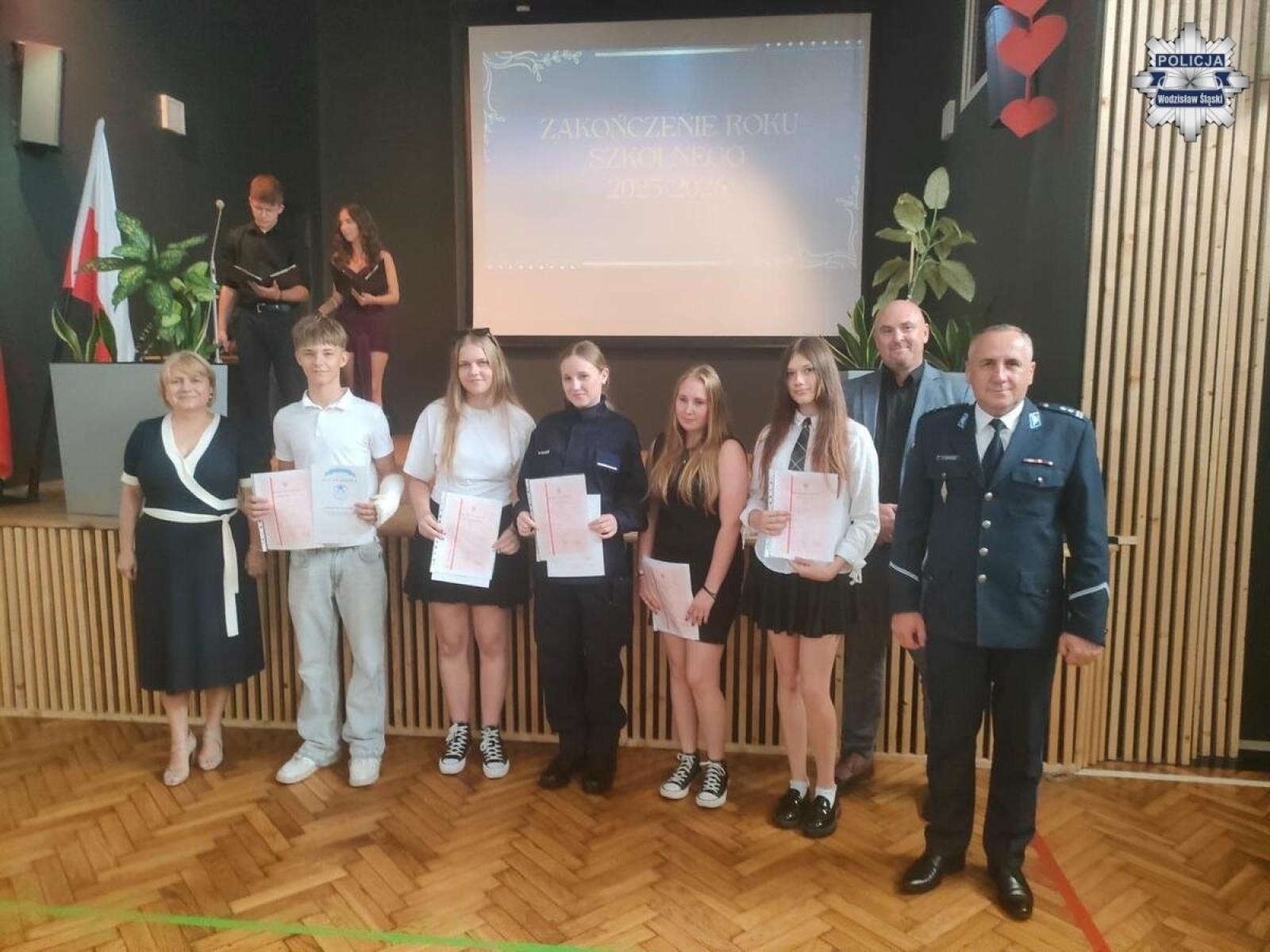 Zdjęcie w galerii na portalu naszwodzislaw.com: Komendant Policji odwiedził Skalną. Były podziękowania za współpracę i życzenia bezpiecznych wakacji wiadomości z regionu