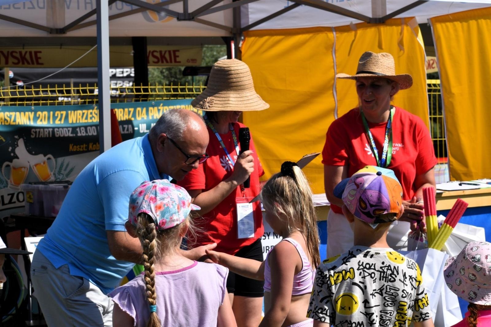 Zdjęcie w galerii na portalu naszwodzislaw.com: Bezpieczne wakacje nad wodą w Olzie. Edukacja i ratownicy w akcji podczas Festiwalu Górnej Odry wiadomości z regionu