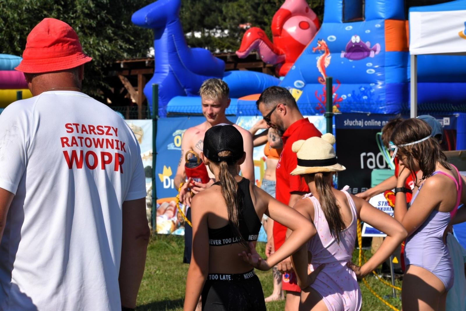 Zdjęcie w galerii na portalu naszwodzislaw.com: Bezpieczne wakacje nad wodą w Olzie. Edukacja i ratownicy w akcji podczas Festiwalu Górnej Odry wiadomości z regionu