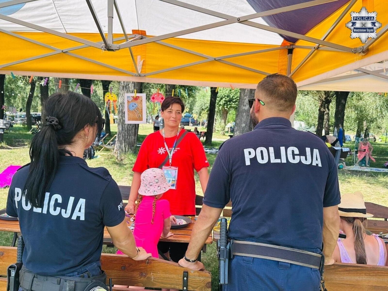 Zdjęcie w galerii na portalu naszwodzislaw.com: Bezpieczne wakacje nad wodą w Olzie. Edukacja i ratownicy w akcji podczas Festiwalu Górnej Odry wiadomości z regionu