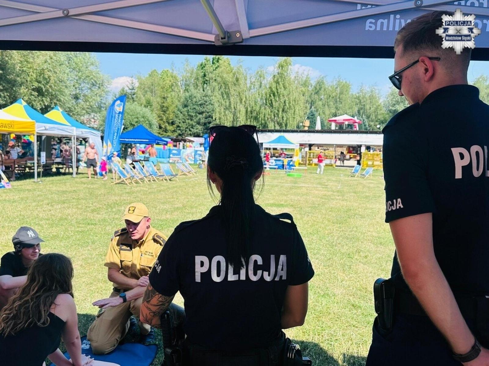Zdjęcie w galerii na portalu naszwodzislaw.com: Bezpieczne wakacje nad wodą w Olzie. Edukacja i ratownicy w akcji podczas Festiwalu Górnej Odry wiadomości z regionu