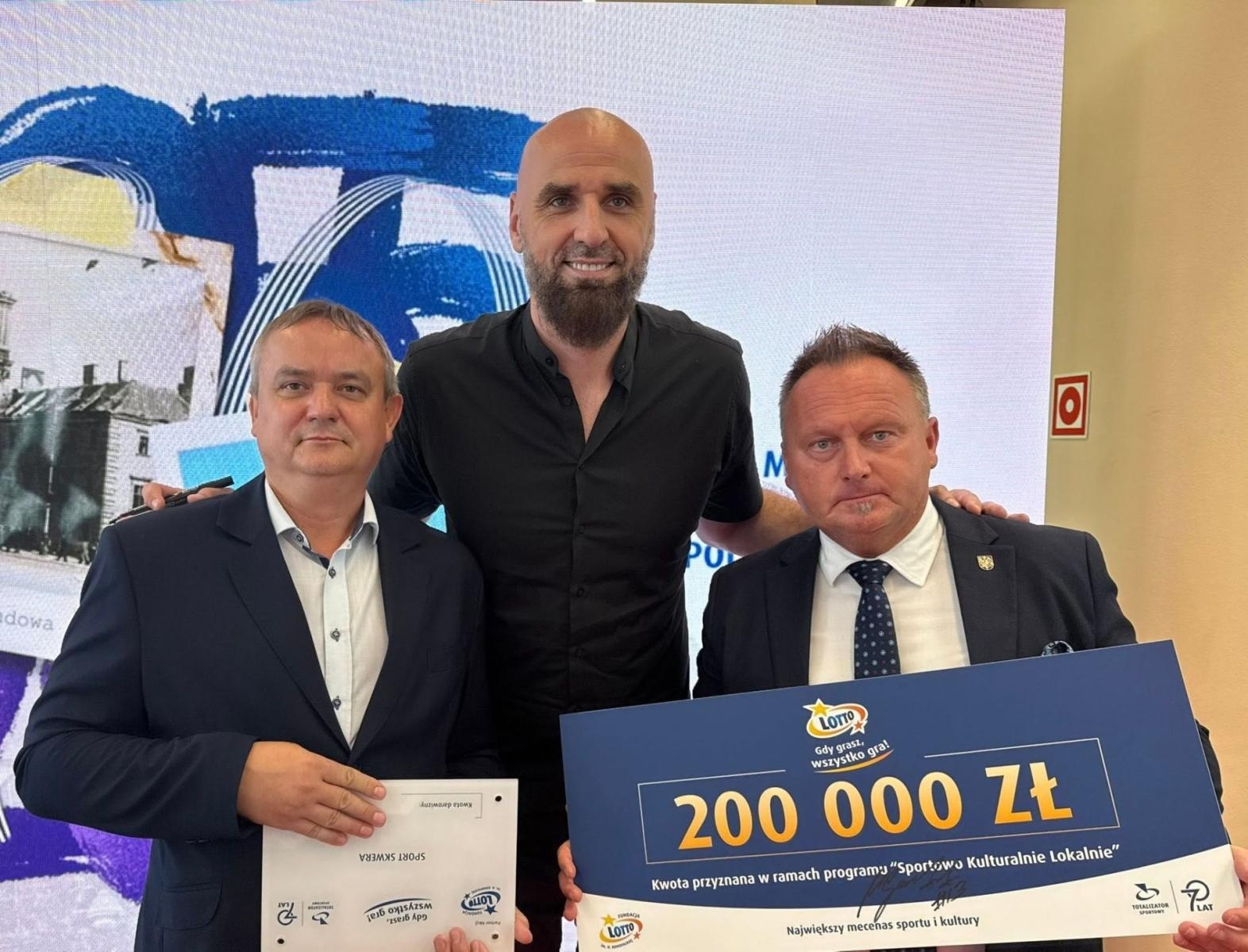 Zdjęcie w galerii na portalu naszwodzislaw.com: 200 tys. zł na nowe boisko przy ZST w Wodzisławiu Śląskim. Jest dofinansowanie wiadomości z regionu