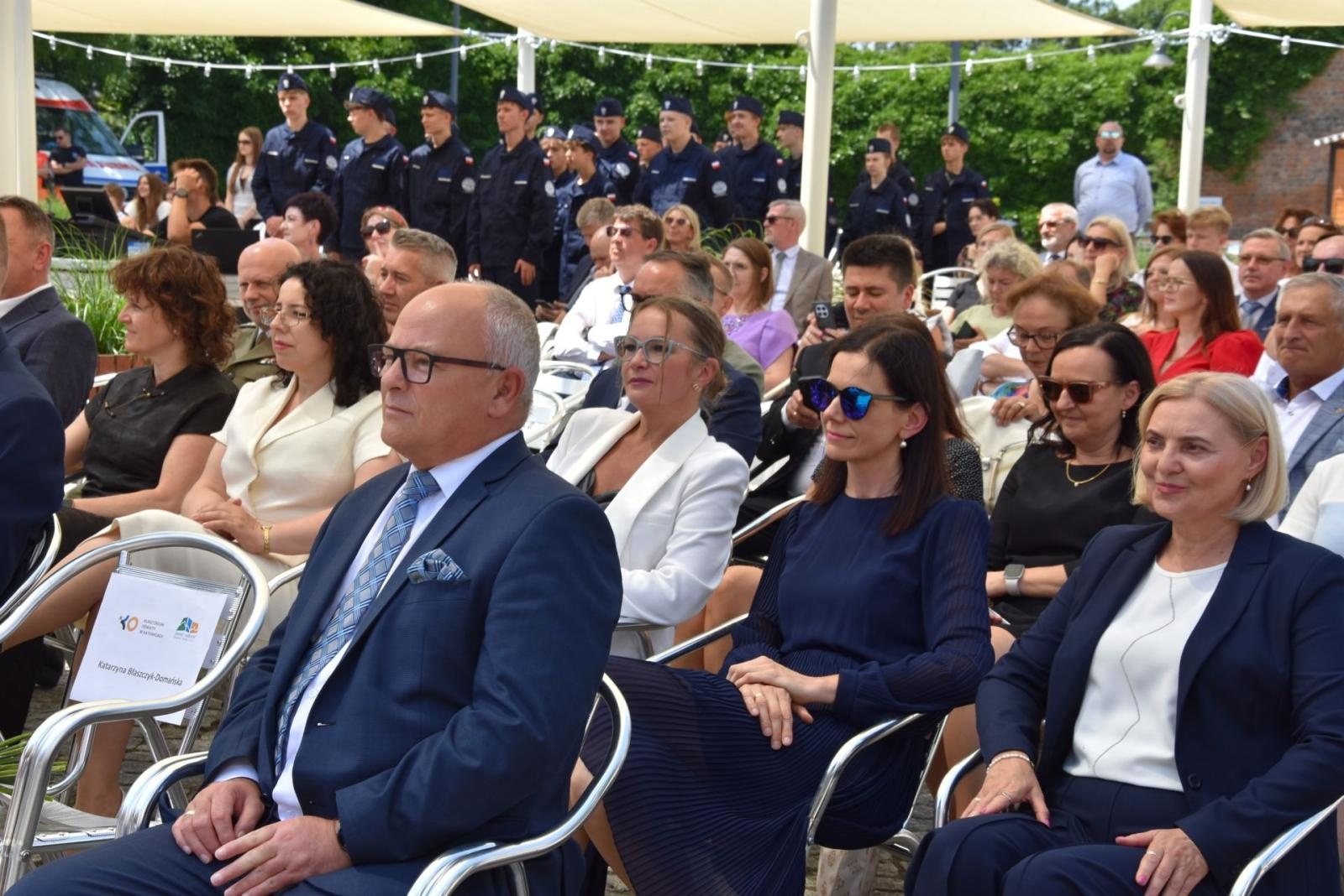 Zdjęcie w galerii na portalu naszwodzislaw.com: Prestiżowe odznaczenia dla liderów edukacji z powiatu wodzisławskiego wiadomości z regionu