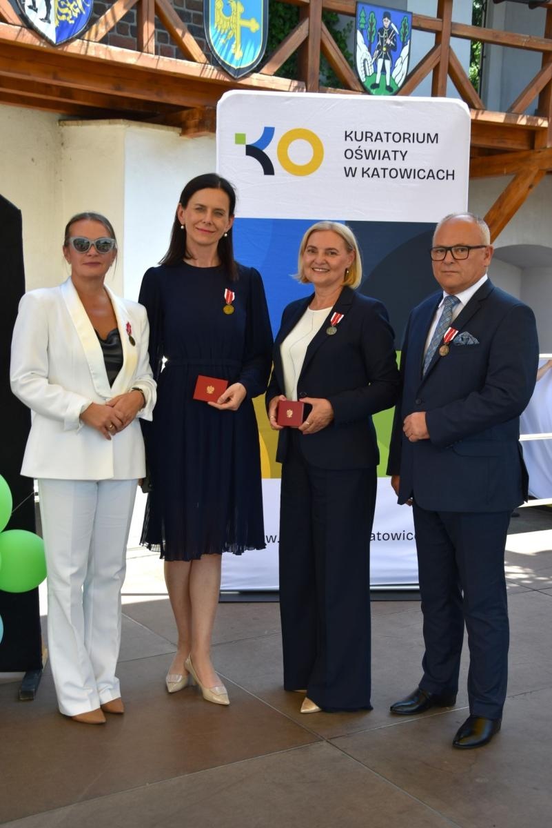 Zdjęcie w galerii na portalu naszwodzislaw.com: Prestiżowe odznaczenia dla liderów edukacji z powiatu wodzisławskiego wiadomości z regionu
