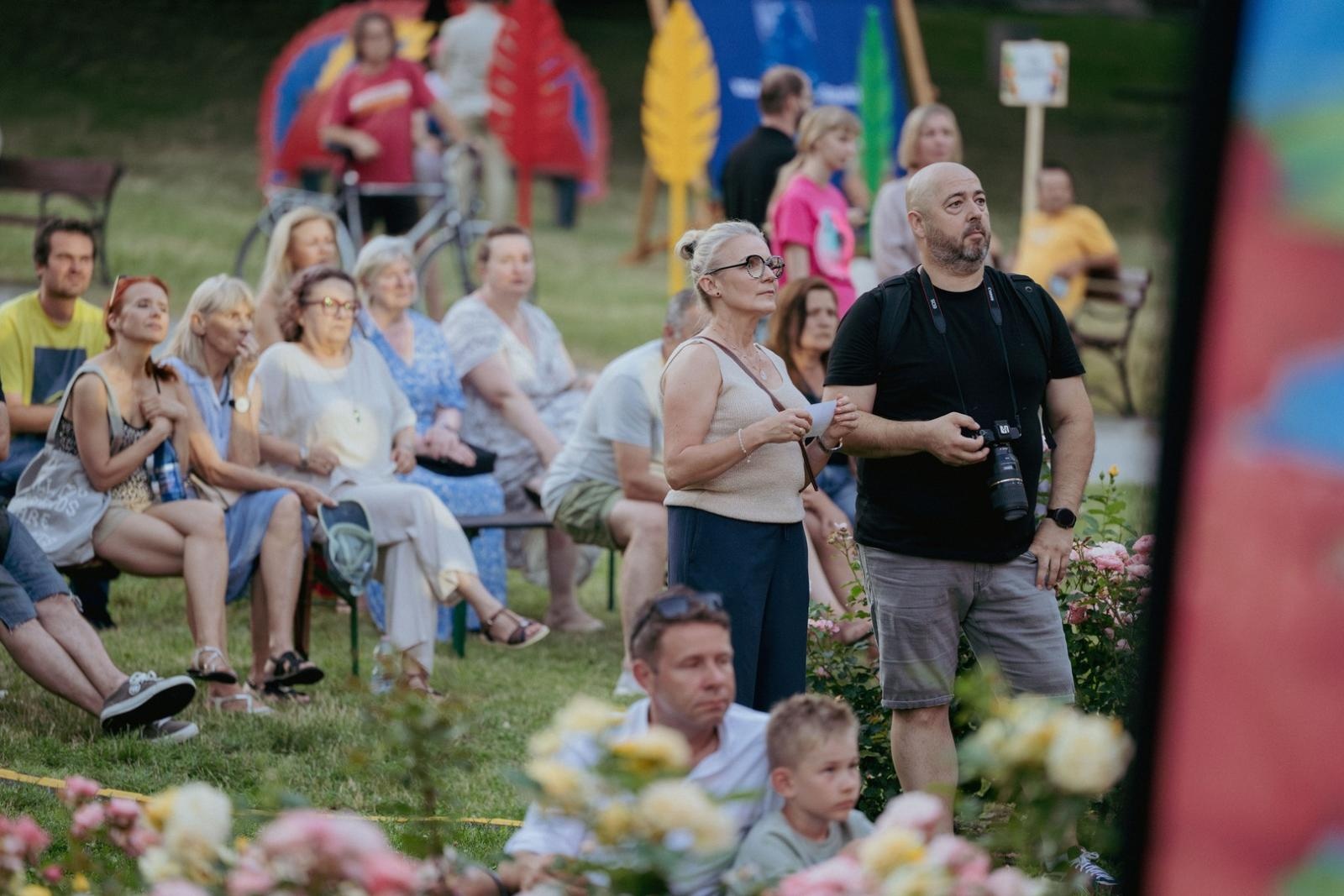 Zdjęcie w galerii na portalu naszwodzislaw.com: Muzyczne zwieńczenie ARA!Fest 2026. ROX Ostoja porwała publiczność w Parku Zamkowym wiadomości z regionu