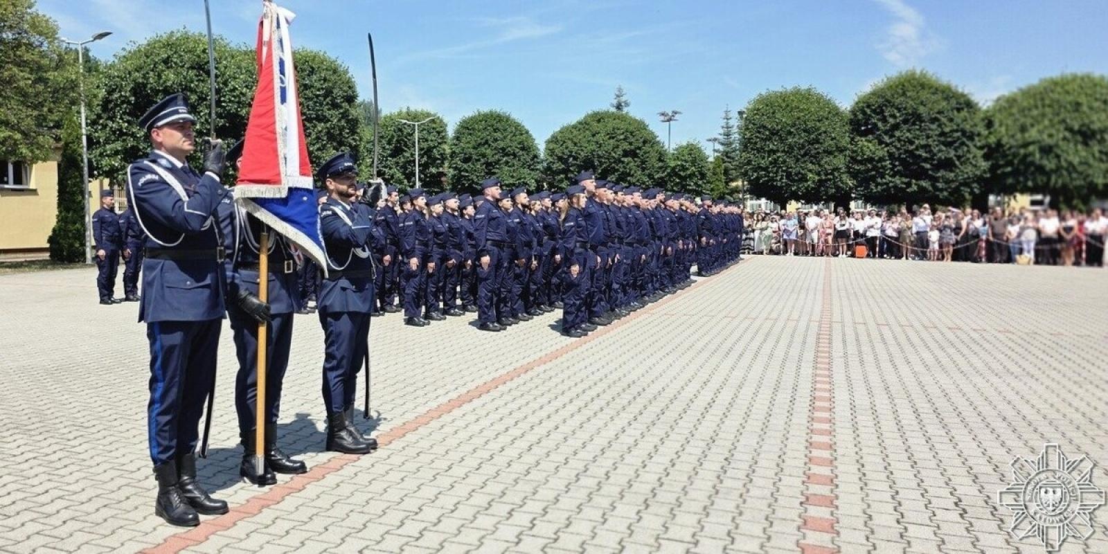 Zdjęcie w galerii na portalu naszwodzislaw.com: Nowi policjanci gotowi do służby. Zakończyli podstawowe szkolenie w Katowicach wiadomości z regionu