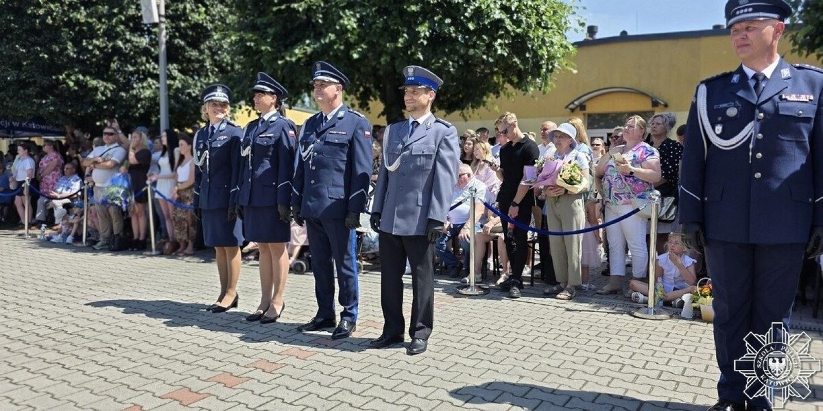 Zdjęcie w galerii na portalu naszwodzislaw.com: Nowi policjanci gotowi do służby. Zakończyli podstawowe szkolenie w Katowicach wiadomości z regionu