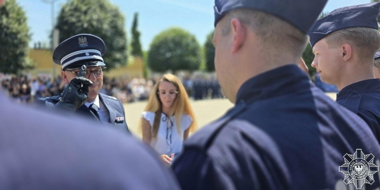 Zdjęcie w galerii na portalu naszwodzislaw.com: Nowi policjanci gotowi do służby. Zakończyli podstawowe szkolenie w Katowicach wiadomości z regionu