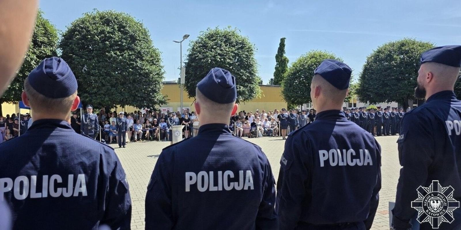 Zdjęcie w galerii na portalu naszwodzislaw.com: Nowi policjanci gotowi do służby. Zakończyli podstawowe szkolenie w Katowicach wiadomości z regionu