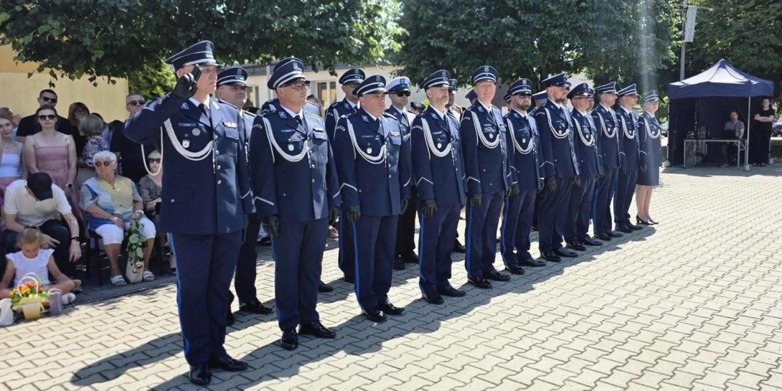 Zdjęcie w galerii na portalu naszwodzislaw.com: Nowi policjanci gotowi do służby. Zakończyli podstawowe szkolenie w Katowicach wiadomości z regionu