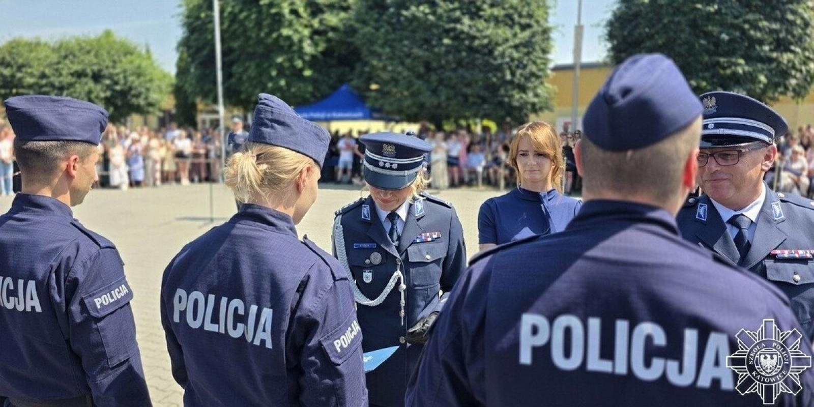 Zdjęcie w galerii na portalu naszwodzislaw.com: Nowi policjanci gotowi do służby. Zakończyli podstawowe szkolenie w Katowicach wiadomości z regionu