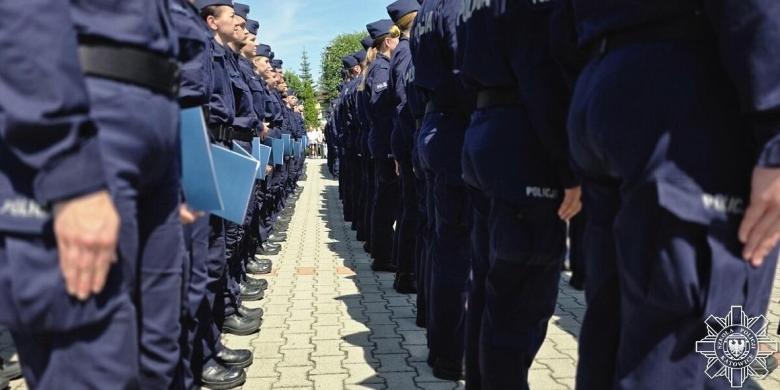 Zdjęcie w galerii na portalu naszwodzislaw.com: Nowi policjanci gotowi do służby. Zakończyli podstawowe szkolenie w Katowicach wiadomości z regionu