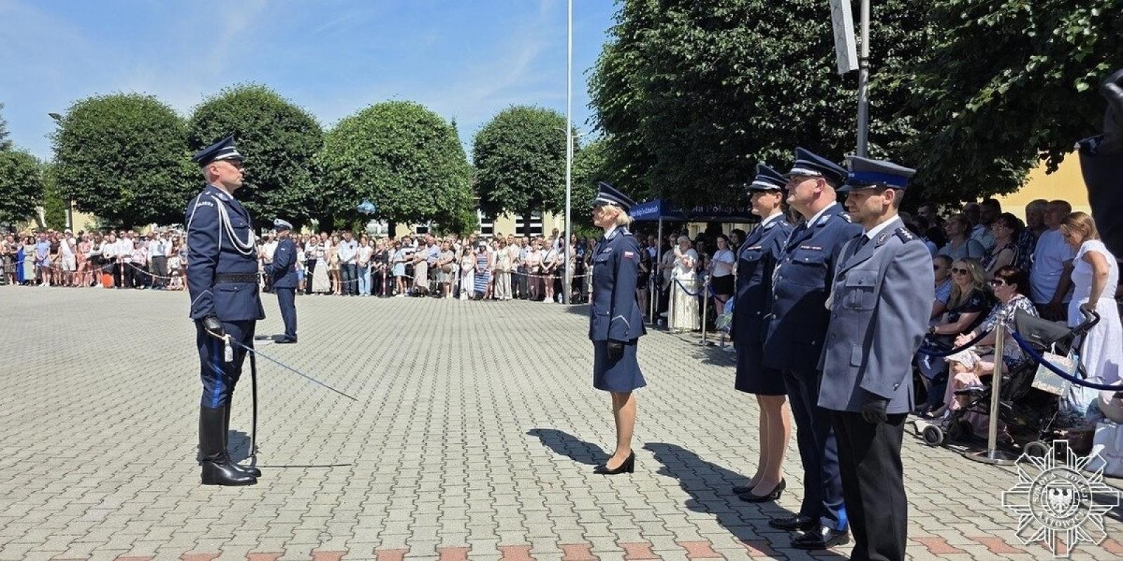 Zdjęcie w galerii na portalu naszwodzislaw.com: Nowi policjanci gotowi do służby. Zakończyli podstawowe szkolenie w Katowicach wiadomości z regionu
