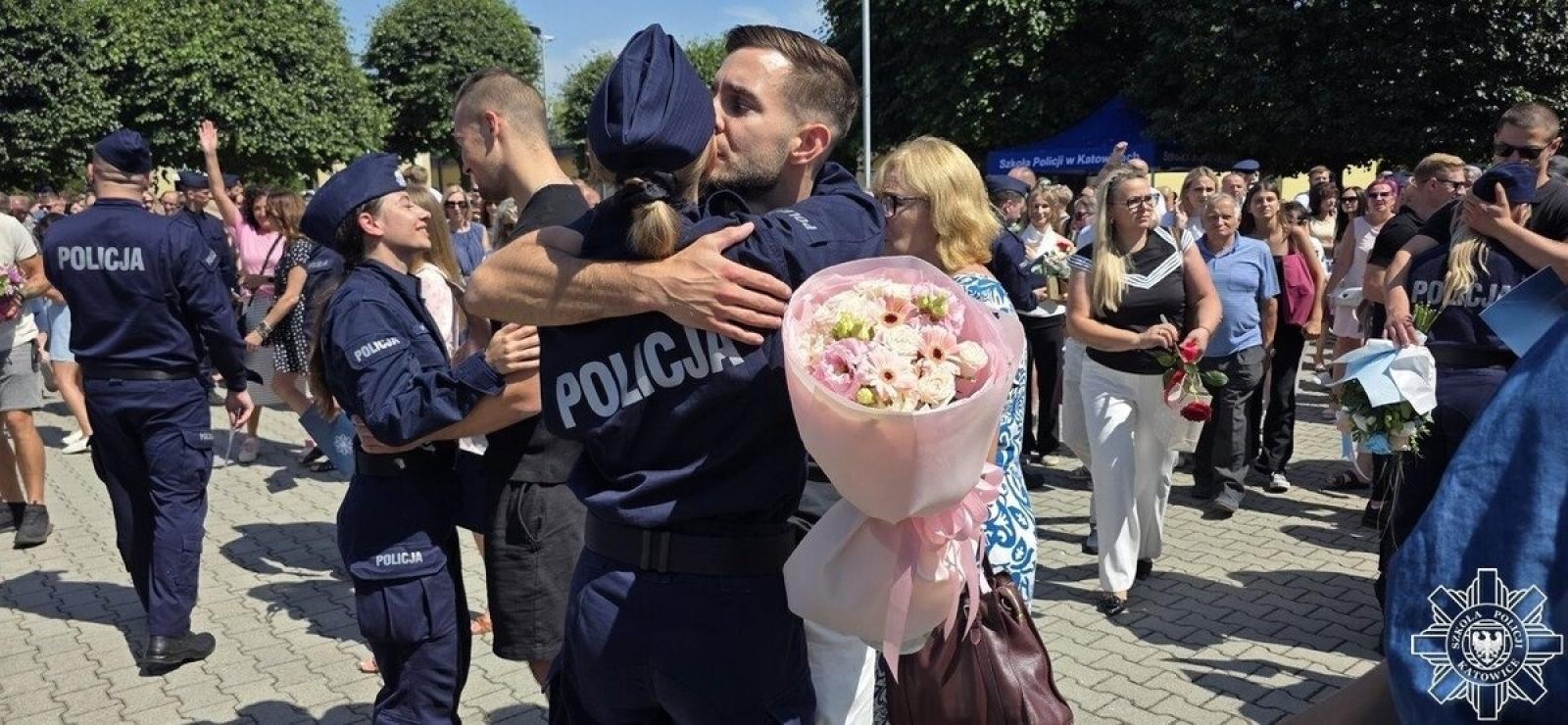 Zdjęcie w galerii na portalu naszwodzislaw.com: Nowi policjanci gotowi do służby. Zakończyli podstawowe szkolenie w Katowicach wiadomości z regionu