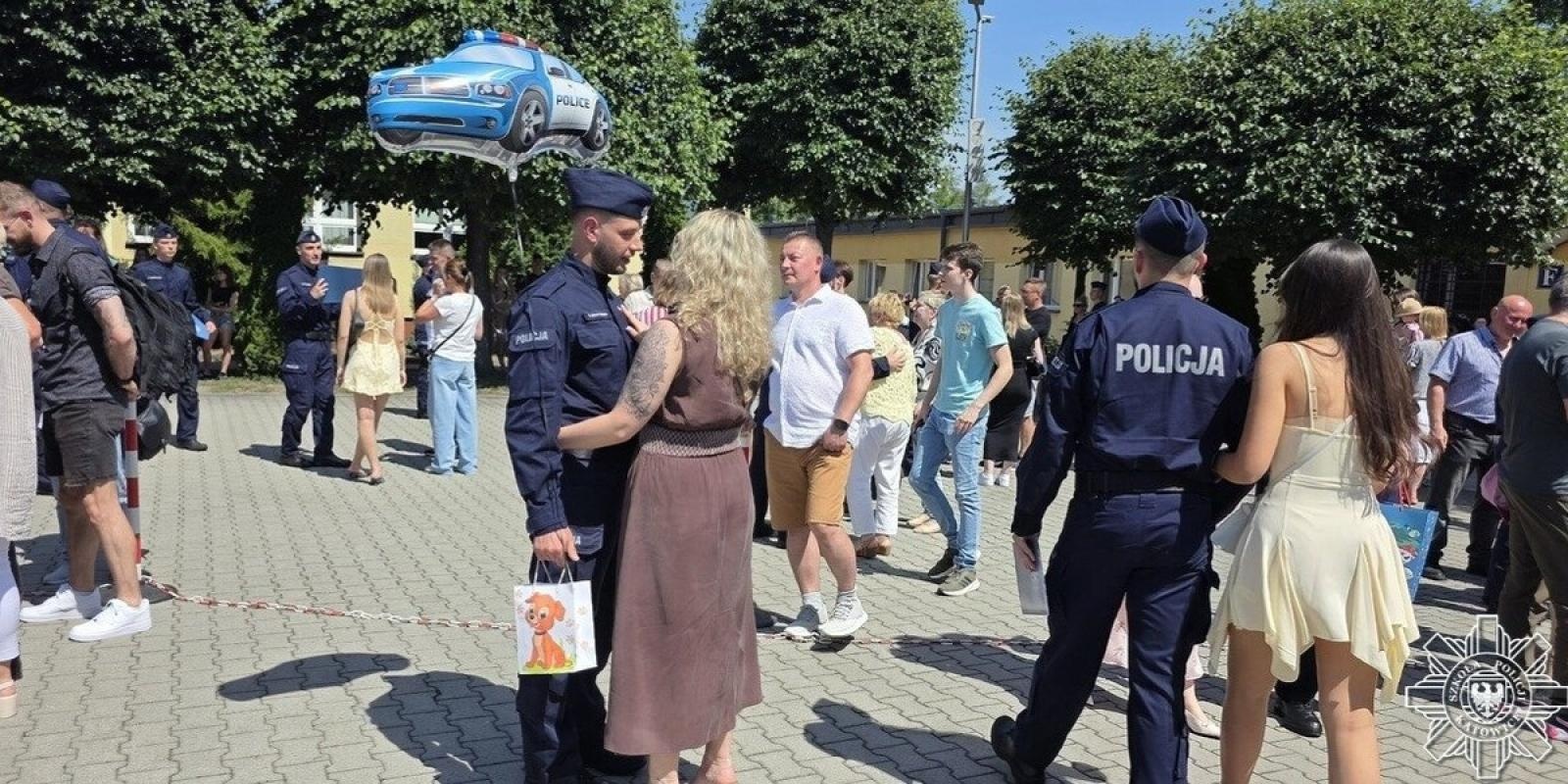 Zdjęcie w galerii na portalu naszwodzislaw.com: Nowi policjanci gotowi do służby. Zakończyli podstawowe szkolenie w Katowicach wiadomości z regionu