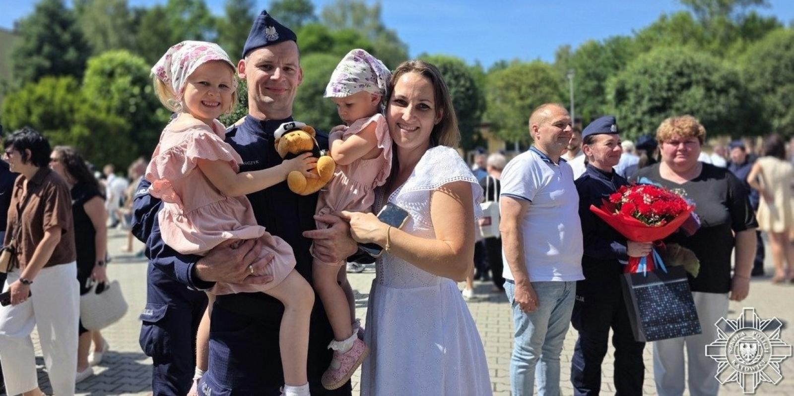 Zdjęcie w galerii na portalu naszwodzislaw.com: Nowi policjanci gotowi do służby. Zakończyli podstawowe szkolenie w Katowicach wiadomości z regionu