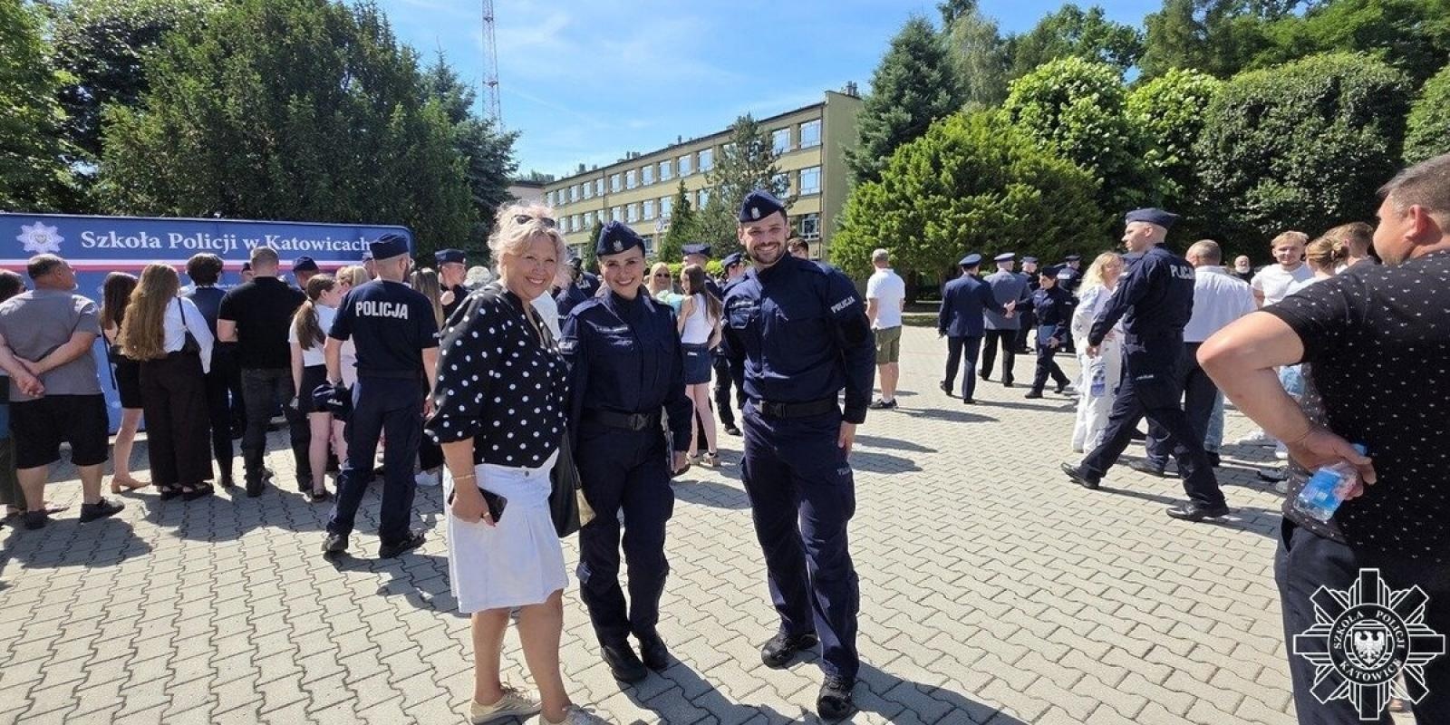 Zdjęcie w galerii na portalu naszwodzislaw.com: Nowi policjanci gotowi do służby. Zakończyli podstawowe szkolenie w Katowicach wiadomości z regionu