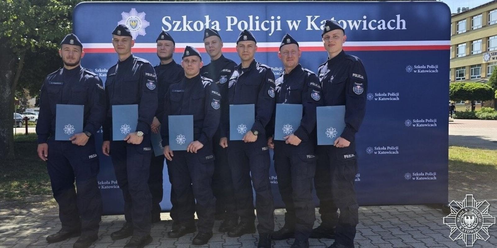 Zdjęcie w galerii na portalu naszwodzislaw.com: Nowi policjanci gotowi do służby. Zakończyli podstawowe szkolenie w Katowicach wiadomości z regionu