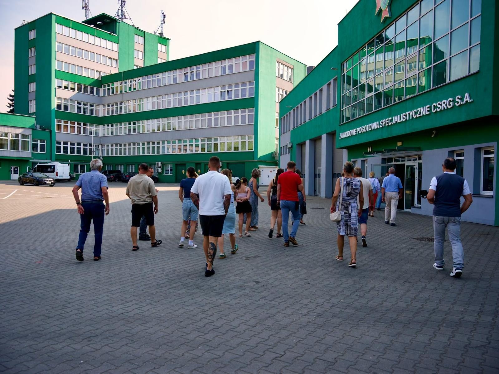 Zdjęcie w galerii na portalu naszwodzislaw.com: Bo my zawsze idziemy po żywego. Wyjątkowy projekt o ludziach, którzy ratują życie dobiegł końca wiadomości z regionu