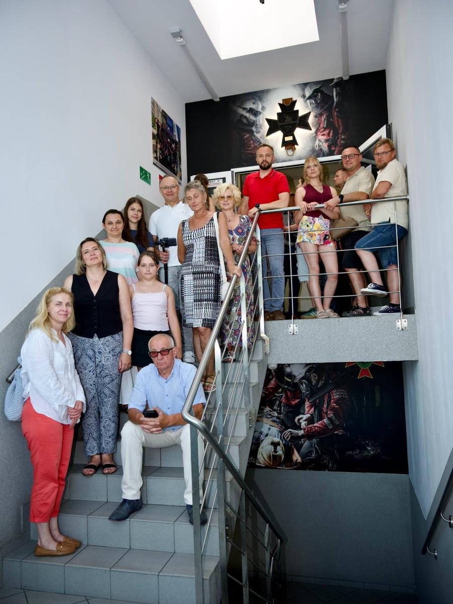 Zdjęcie w galerii na portalu naszwodzislaw.com: Bo my zawsze idziemy po żywego. Wyjątkowy projekt o ludziach, którzy ratują życie dobiegł końca wiadomości z regionu