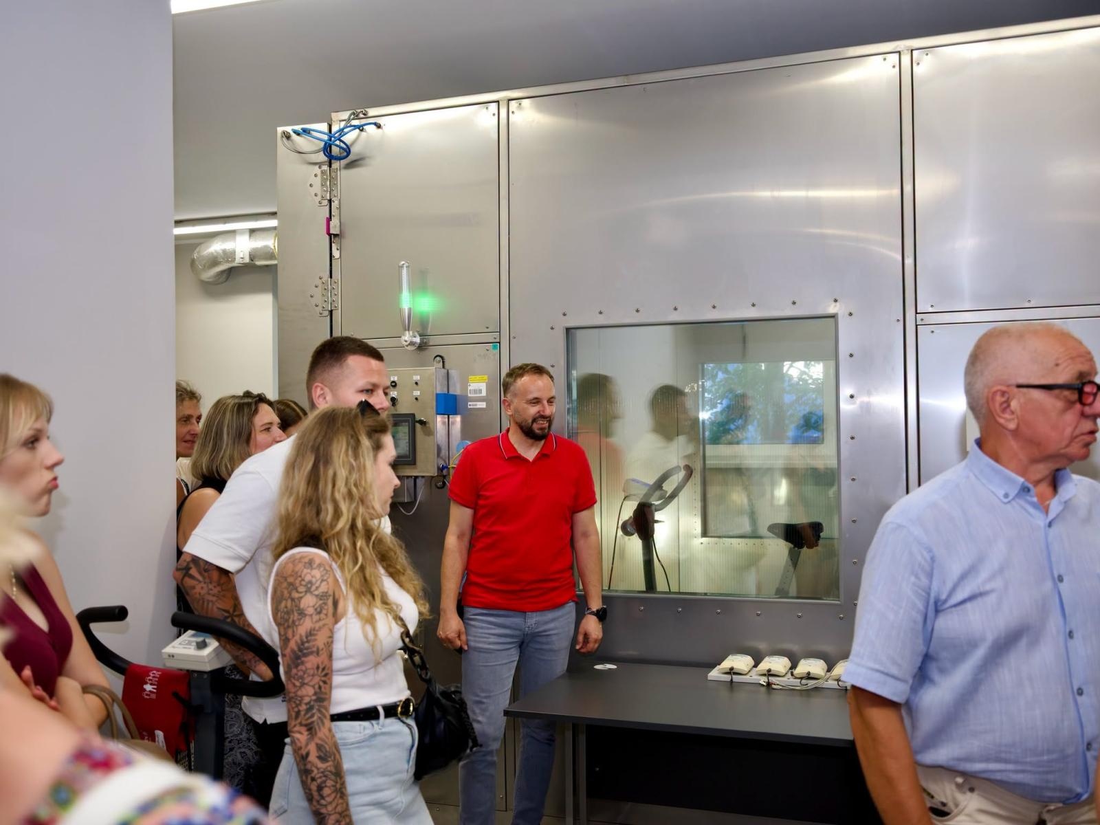 Zdjęcie w galerii na portalu naszwodzislaw.com: Bo my zawsze idziemy po żywego. Wyjątkowy projekt o ludziach, którzy ratują życie dobiegł końca wiadomości z regionu