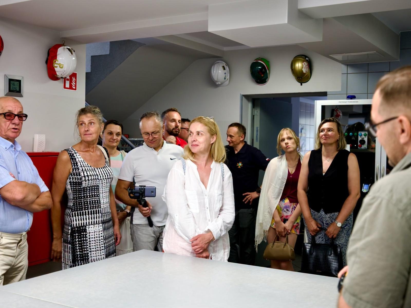 Zdjęcie w galerii na portalu naszwodzislaw.com: Bo my zawsze idziemy po żywego. Wyjątkowy projekt o ludziach, którzy ratują życie dobiegł końca wiadomości z regionu