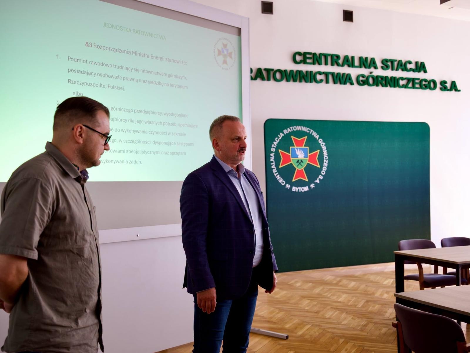 Zdjęcie w galerii na portalu naszwodzislaw.com: Bo my zawsze idziemy po żywego. Wyjątkowy projekt o ludziach, którzy ratują życie dobiegł końca wiadomości z regionu