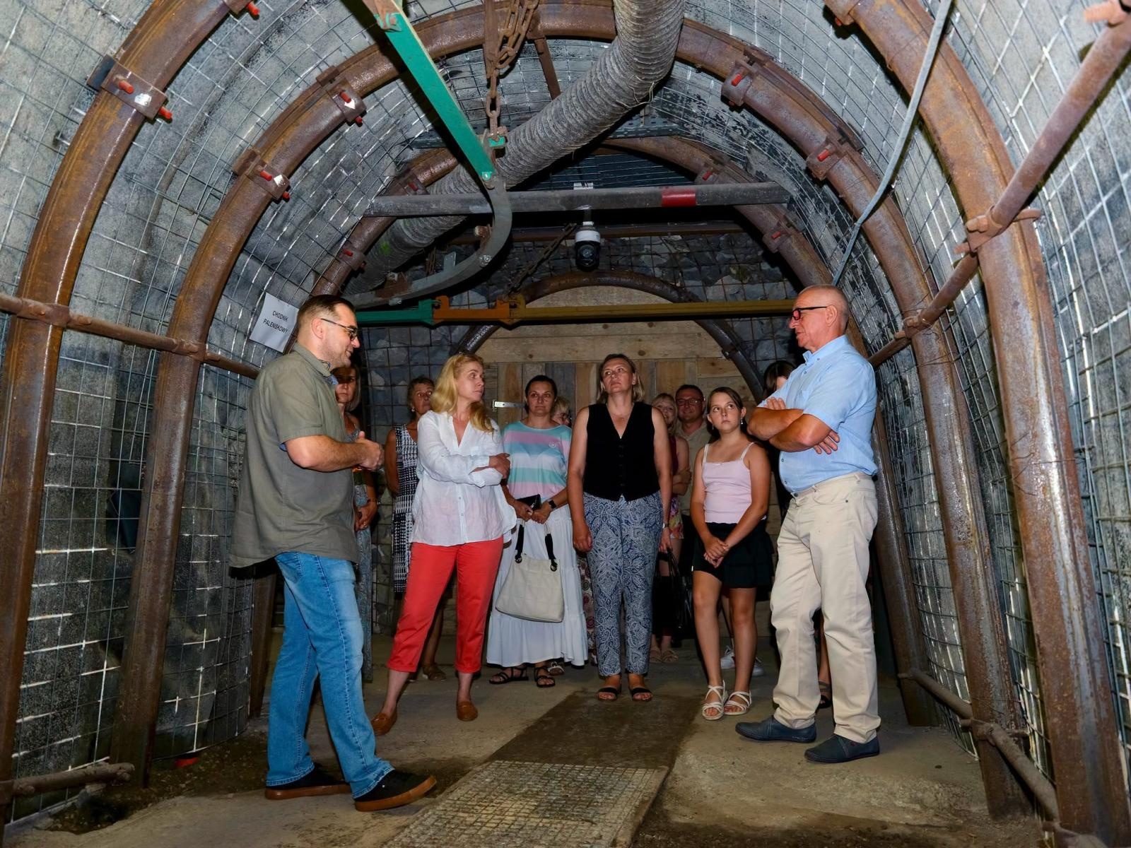 Zdjęcie w galerii na portalu naszwodzislaw.com: Bo my zawsze idziemy po żywego. Wyjątkowy projekt o ludziach, którzy ratują życie dobiegł końca wiadomości z regionu