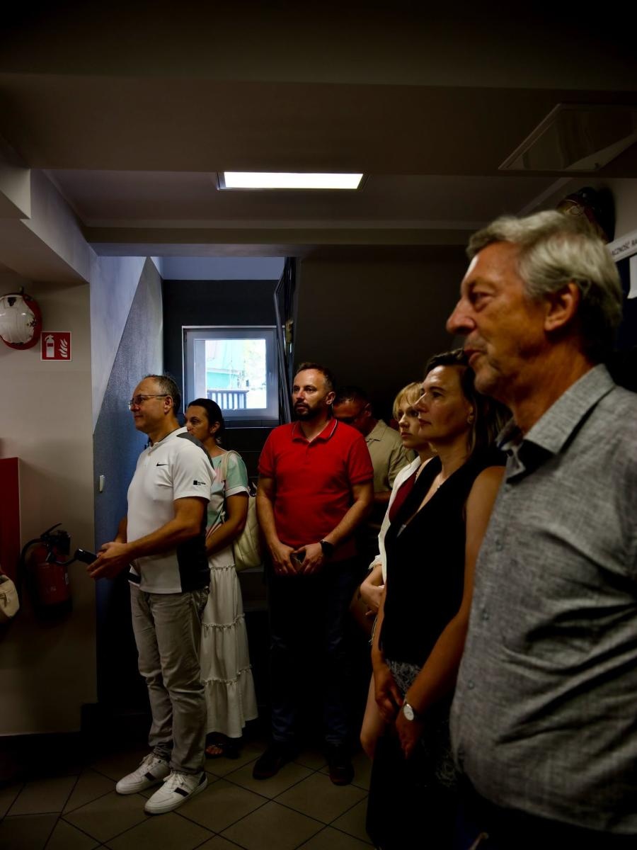 Zdjęcie w galerii na portalu naszwodzislaw.com: Bo my zawsze idziemy po żywego. Wyjątkowy projekt o ludziach, którzy ratują życie dobiegł końca wiadomości z regionu
