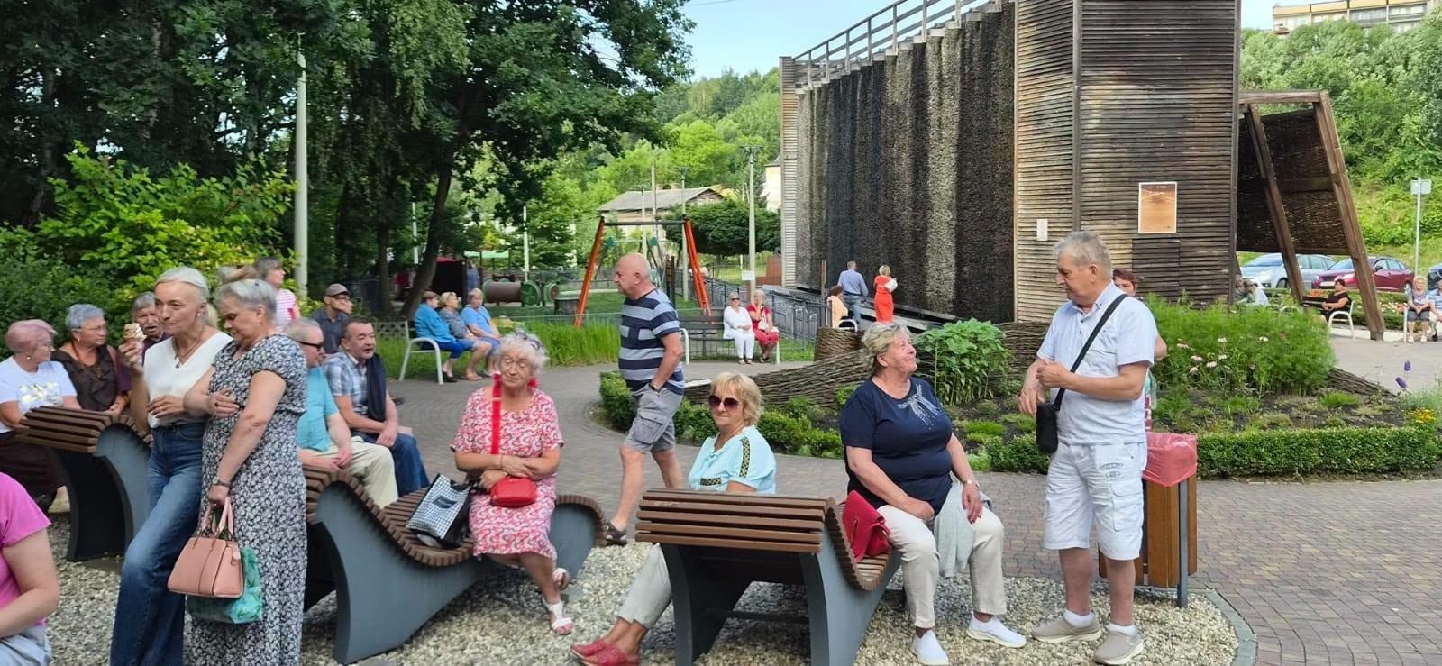 Zdjęcie w galerii na portalu naszwodzislaw.com: Letnie popołudnie z muzyką. Tężniogranie ponownie przyciągnęło mieszkańców Radlina wiadomości z regionu