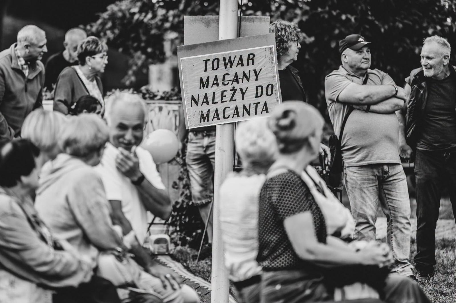 Zdjęcie w galerii na portalu naszwodzislaw.com: Winyle, saturator i muzyka sprzed lat. Park Zamkowy zamienił się w kapsułę czasu wiadomości z regionu
