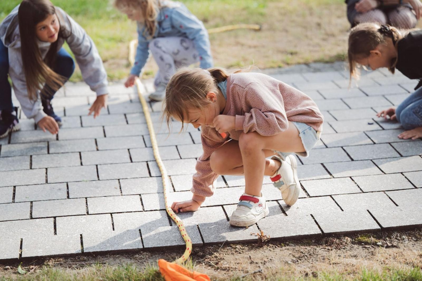 Zdjęcie w galerii na portalu naszwodzislaw.com: Winyle, saturator i muzyka sprzed lat. Park Zamkowy zamienił się w kapsułę czasu wiadomości z regionu