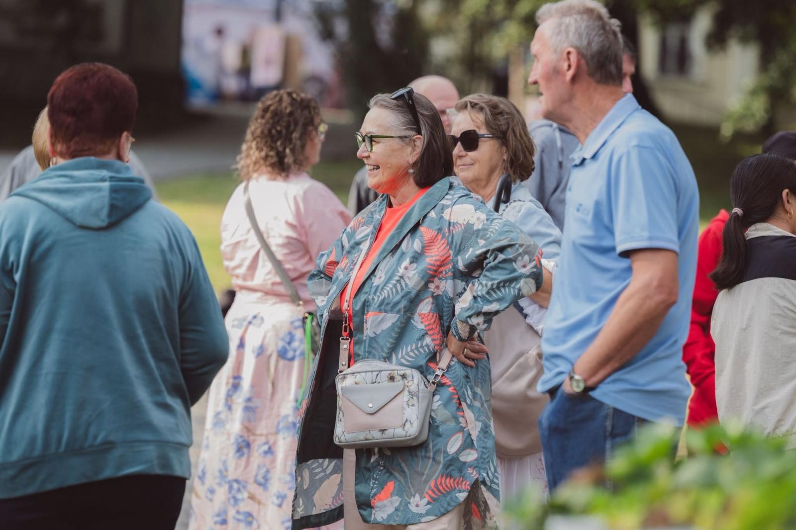 Zdjęcie w galerii na portalu naszwodzislaw.com: Winyle, saturator i muzyka sprzed lat. Park Zamkowy zamienił się w kapsułę czasu wiadomości z regionu