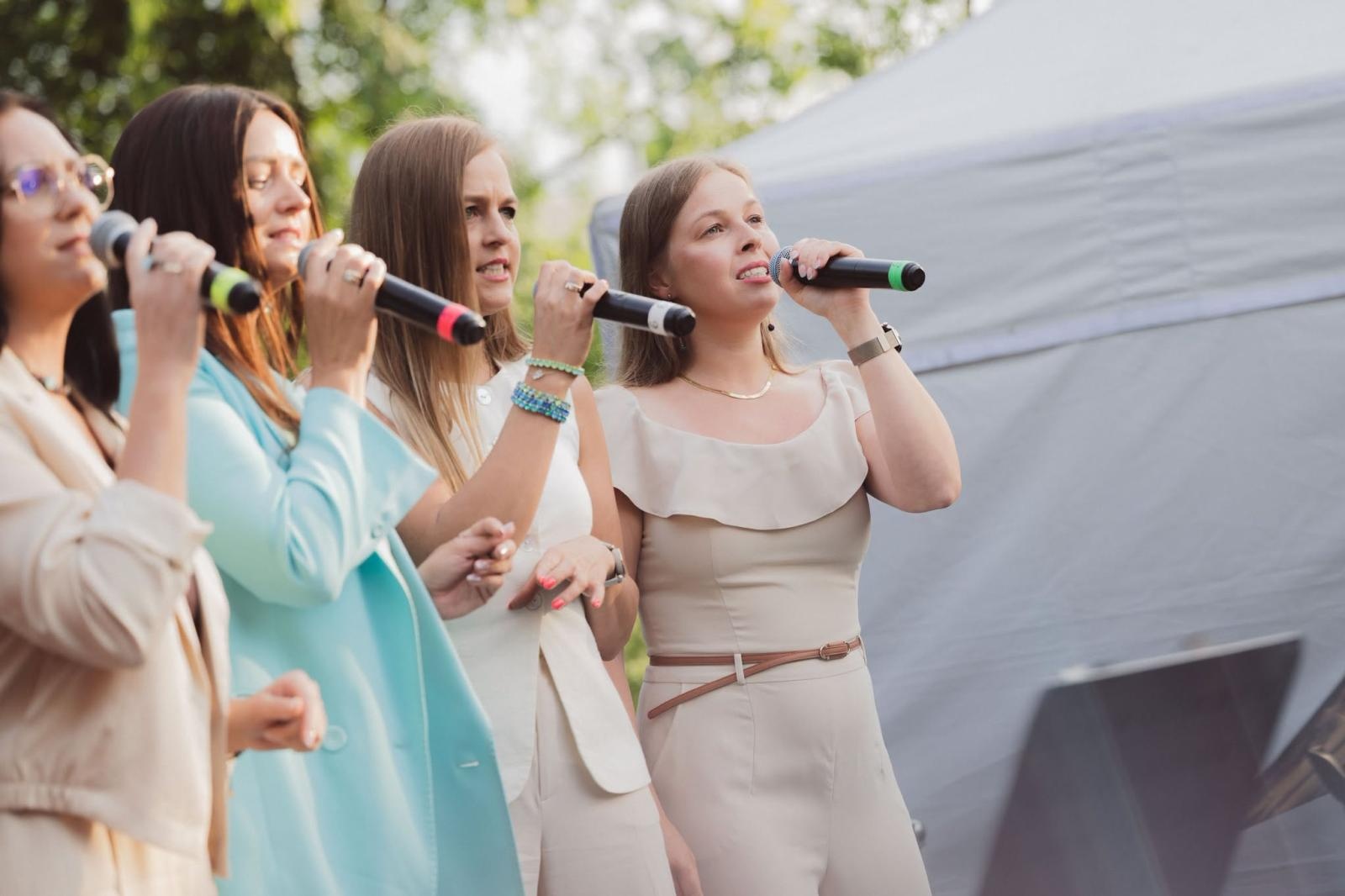 Zdjęcie w galerii na portalu naszwodzislaw.com: Winyle, saturator i muzyka sprzed lat. Park Zamkowy zamienił się w kapsułę czasu wiadomości z regionu