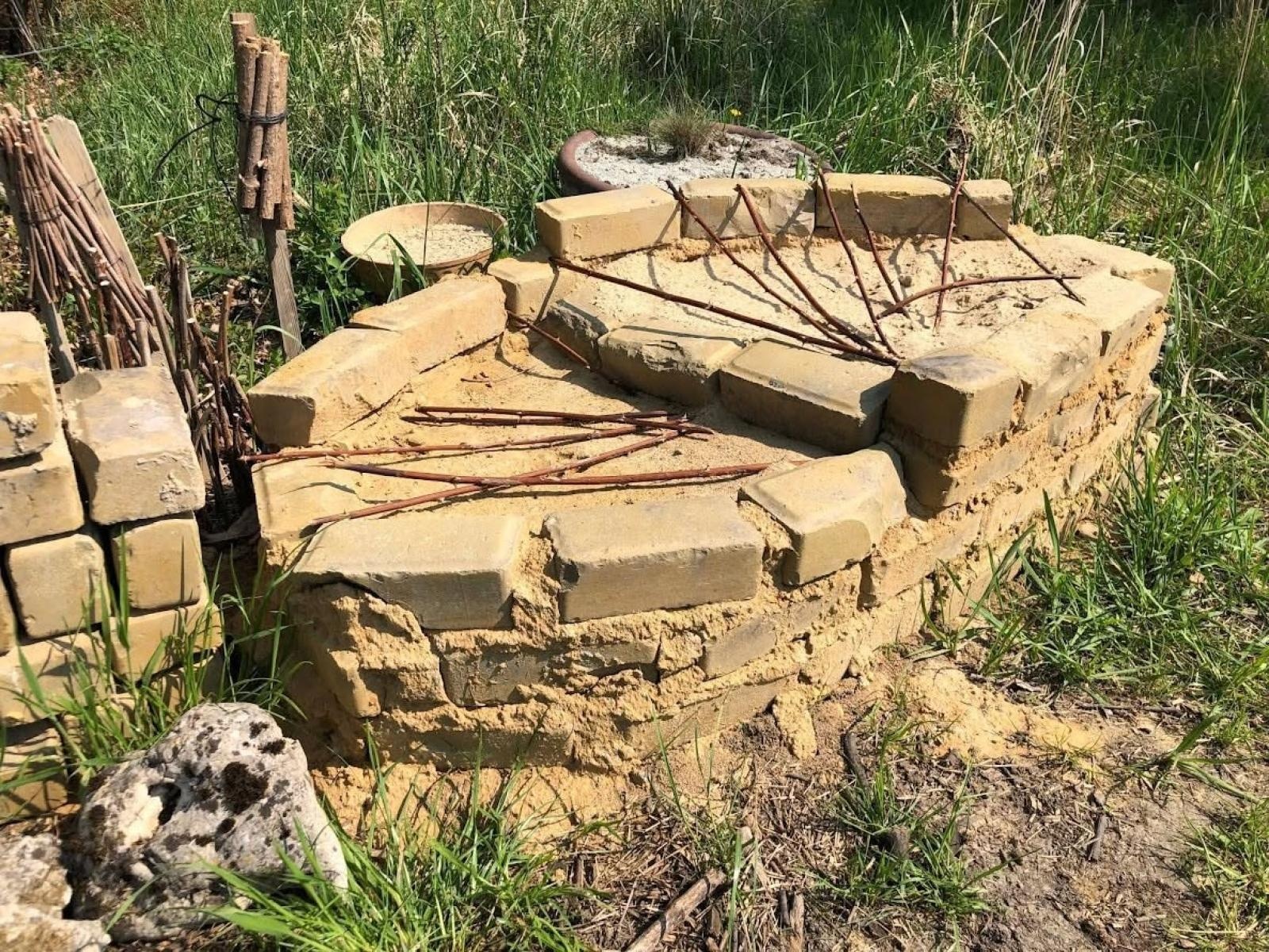 Zdjęcie w galerii na portalu naszwodzislaw.com: Dom z piasku dla dzikich pszczół powstanie w Radlinie. Mieszkańcy pomogą zbudować sandarium wiadomości z regionu