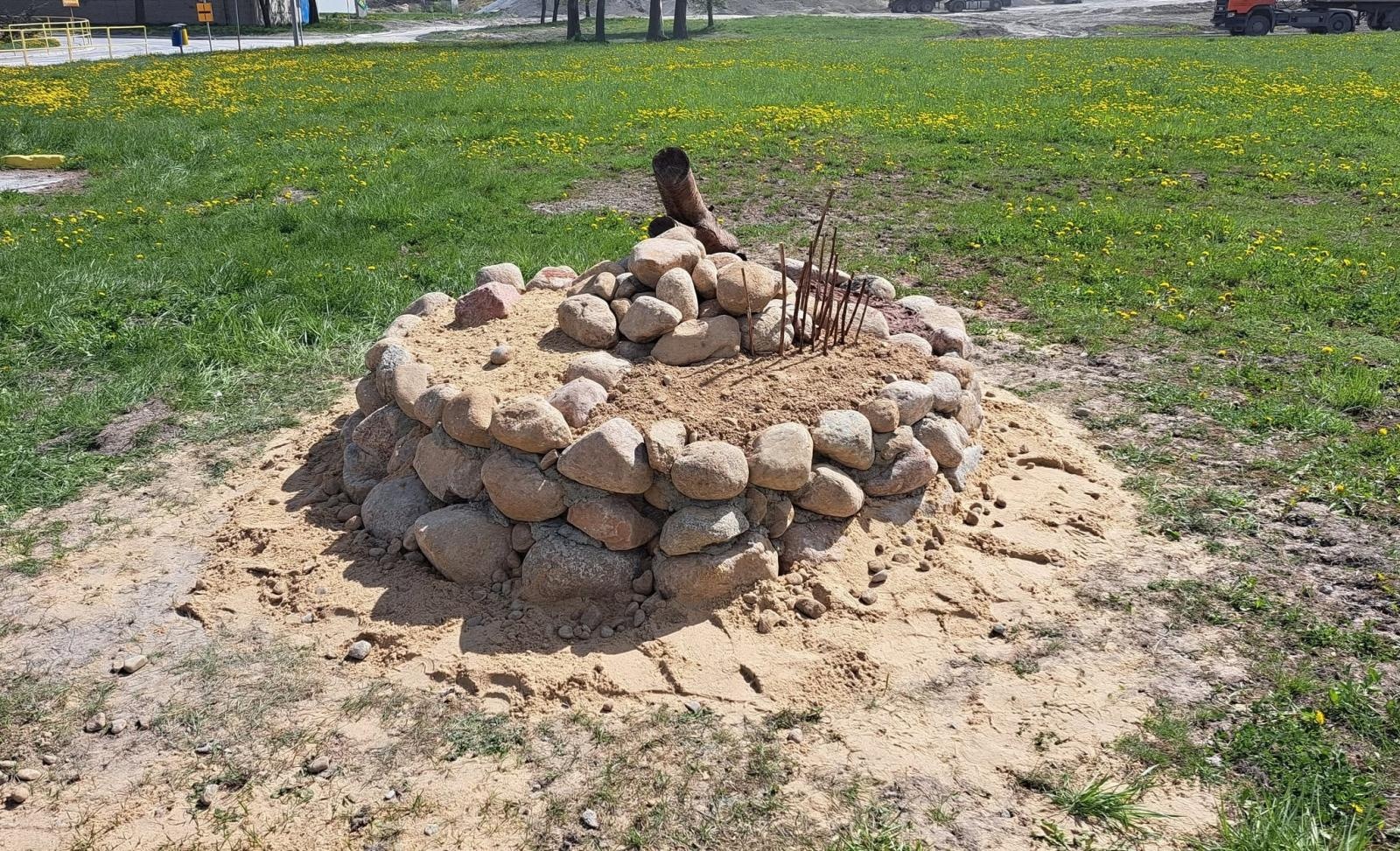 Zdjęcie w galerii na portalu naszwodzislaw.com: Dom z piasku dla dzikich pszczół powstanie w Radlinie. Mieszkańcy pomogą zbudować sandarium wiadomości z regionu