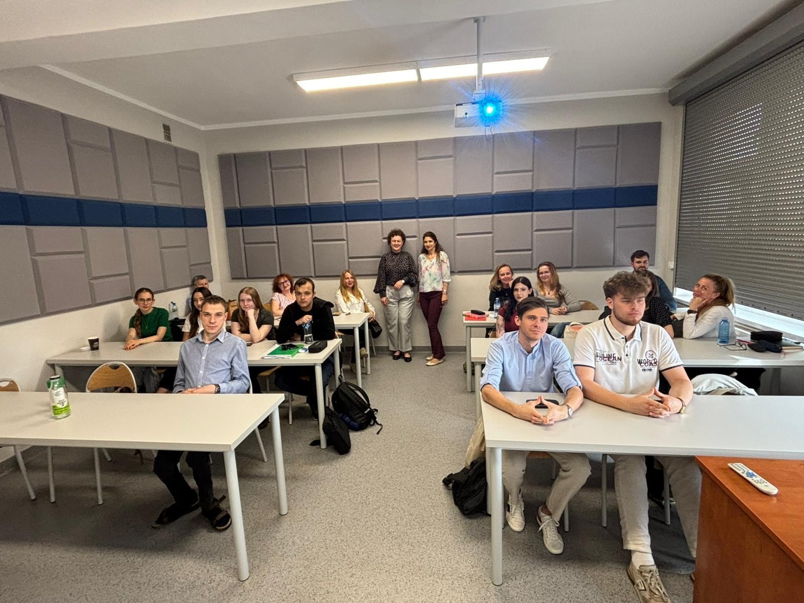 Zdjęcie w galerii na portalu naszwodzislaw.com: Nie uczymy języków. Kształcimy ludzi, którzy będą tworzyć przyszłość komunikacji wiadomości z regionu