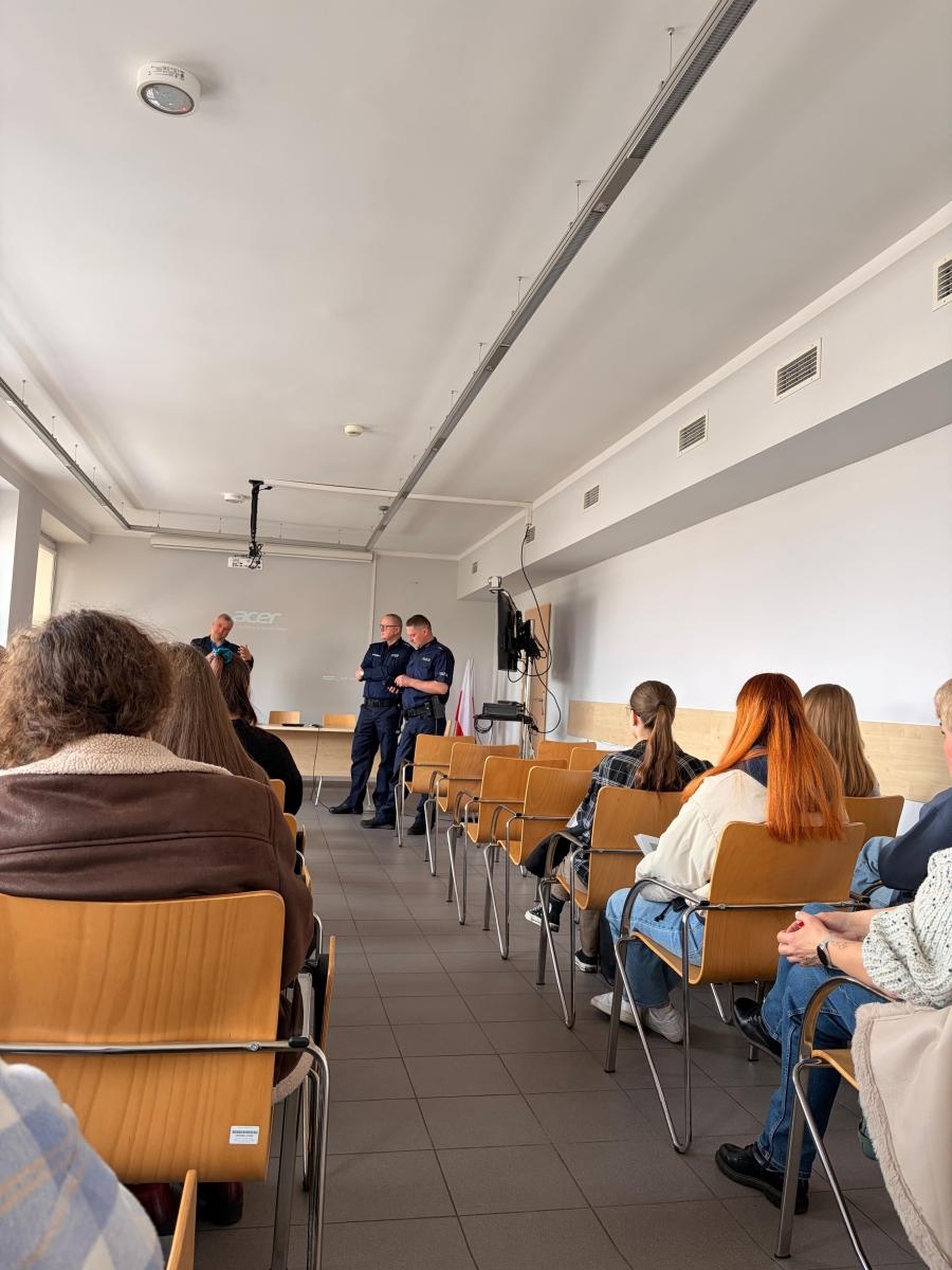 Zdjęcie w galerii na portalu naszwodzislaw.com: Nie uczymy języków. Kształcimy ludzi, którzy będą tworzyć przyszłość komunikacji wiadomości z regionu