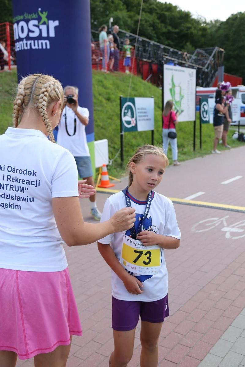Zdjęcie w galerii na portalu naszwodzislaw.com: Noc pełna emocji i sportowej rywalizacji. XII ERIGO Nocny Bieg z Gwiazdami przeszedł do historii [FOTO] wiadomości z regionu