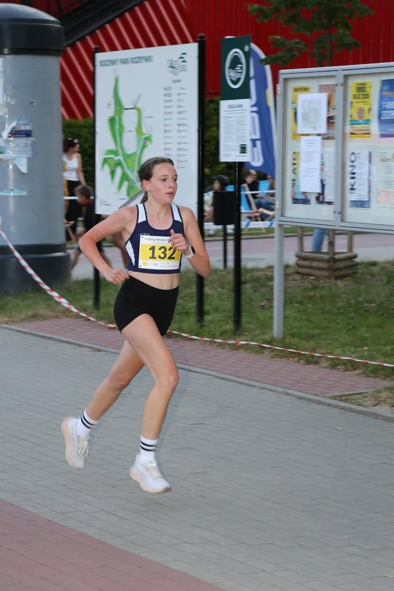 Zdjęcie w galerii na portalu naszwodzislaw.com: Noc pełna emocji i sportowej rywalizacji. XII ERIGO Nocny Bieg z Gwiazdami przeszedł do historii [FOTO] wiadomości z regionu