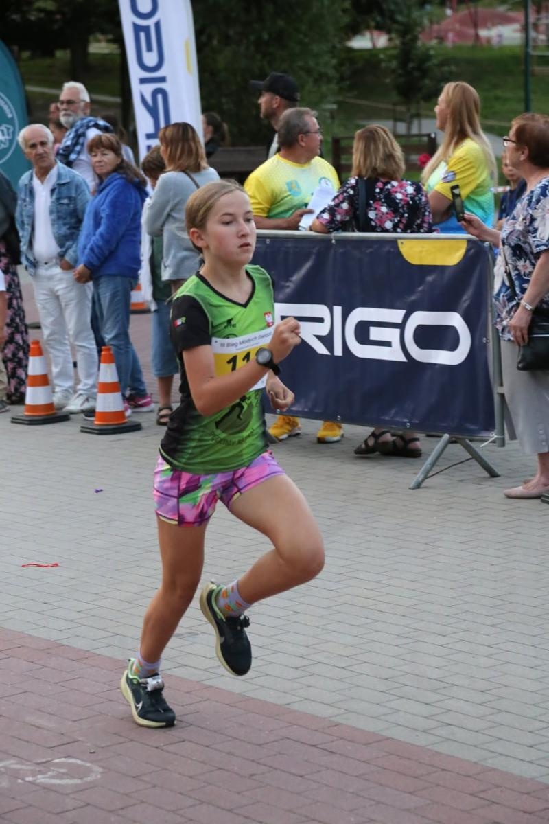 Zdjęcie w galerii na portalu naszwodzislaw.com: Noc pełna emocji i sportowej rywalizacji. XII ERIGO Nocny Bieg z Gwiazdami przeszedł do historii [FOTO] wiadomości z regionu