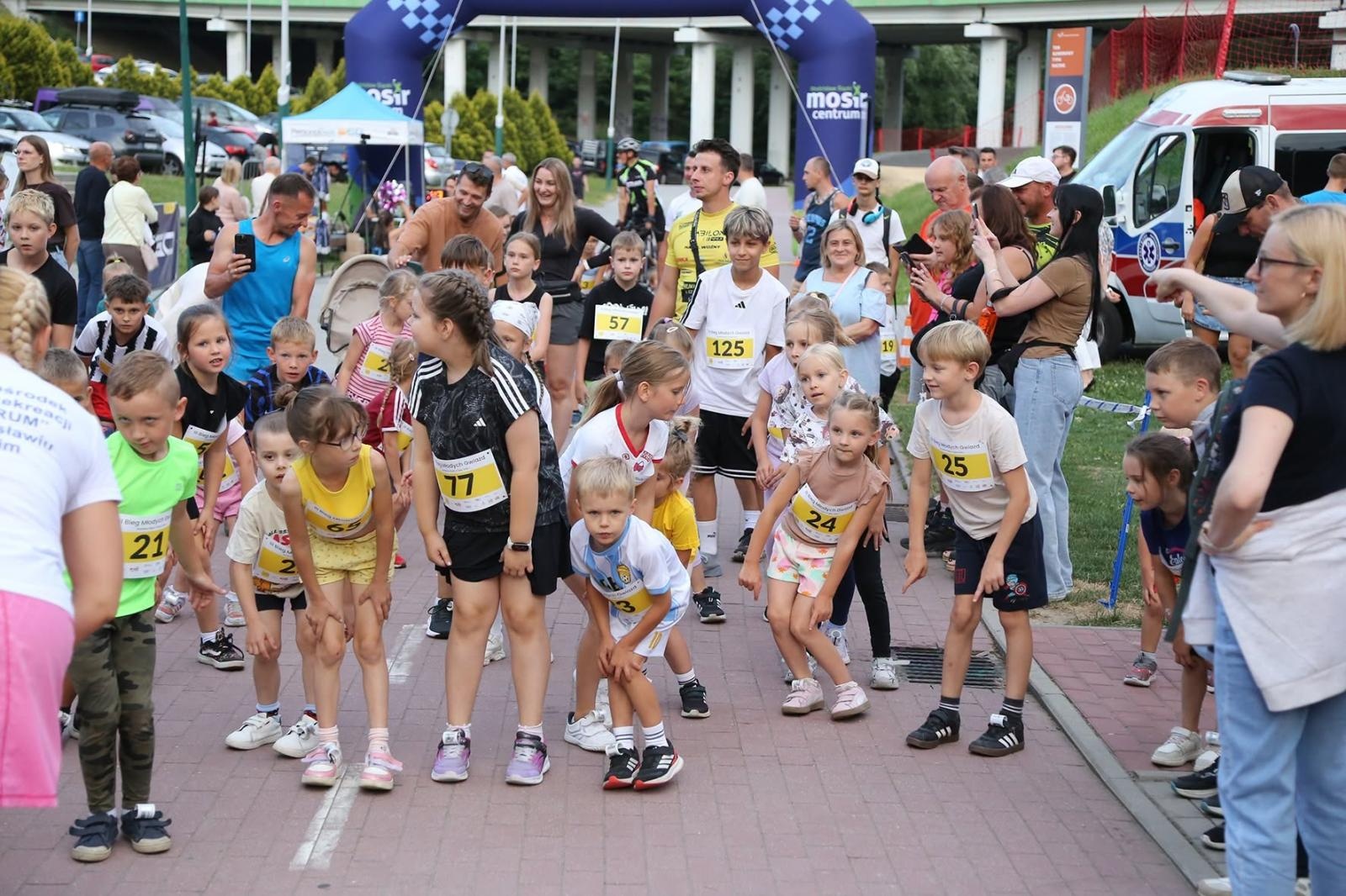 Zdjęcie w galerii na portalu naszwodzislaw.com: Noc pełna emocji i sportowej rywalizacji. XII ERIGO Nocny Bieg z Gwiazdami przeszedł do historii [FOTO] wiadomości z regionu