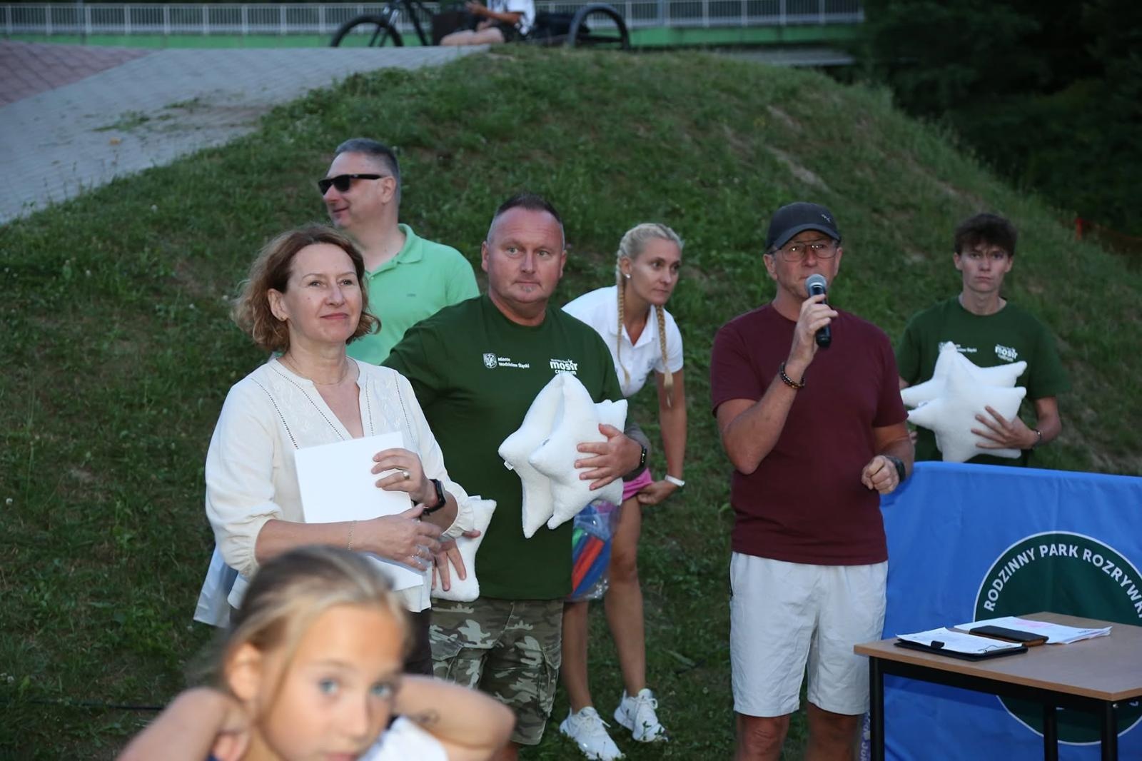 Zdjęcie w galerii na portalu naszwodzislaw.com: Noc pełna emocji i sportowej rywalizacji. XII ERIGO Nocny Bieg z Gwiazdami przeszedł do historii [FOTO] wiadomości z regionu