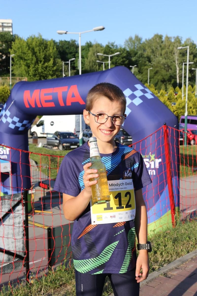 Zdjęcie w galerii na portalu naszwodzislaw.com: Noc pełna emocji i sportowej rywalizacji. XII ERIGO Nocny Bieg z Gwiazdami przeszedł do historii [FOTO] wiadomości z regionu