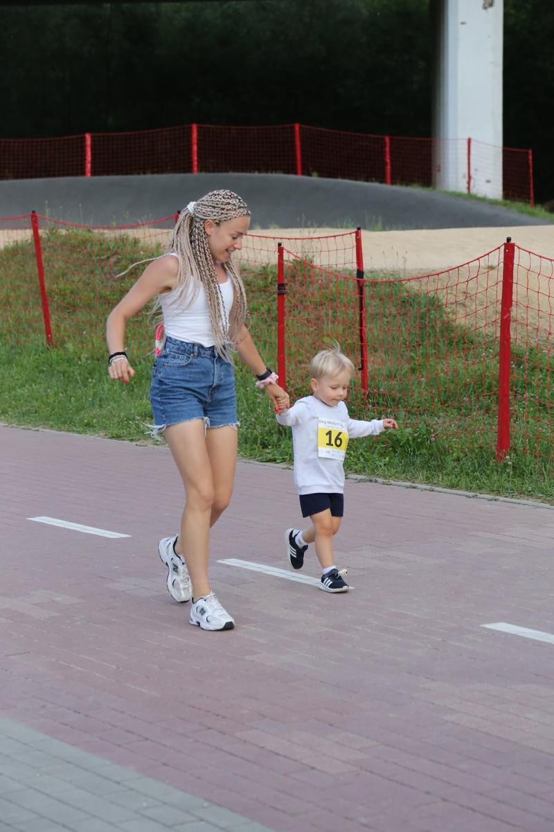 Zdjęcie w galerii na portalu naszwodzislaw.com: Noc pełna emocji i sportowej rywalizacji. XII ERIGO Nocny Bieg z Gwiazdami przeszedł do historii [FOTO] wiadomości z regionu